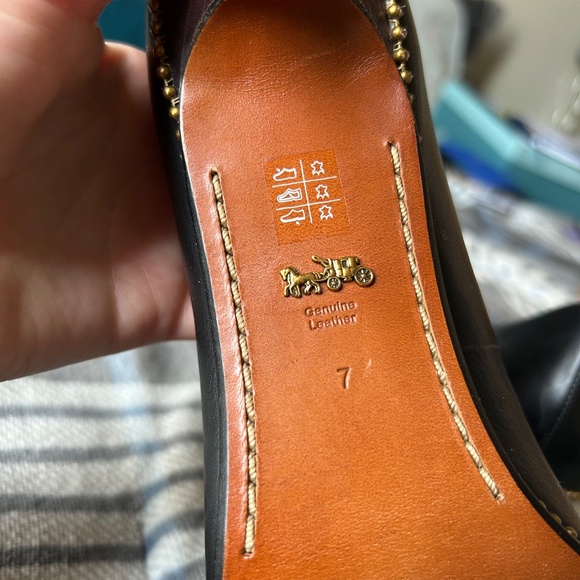 Coach women's pump with beadchain - Picture 7 of 11